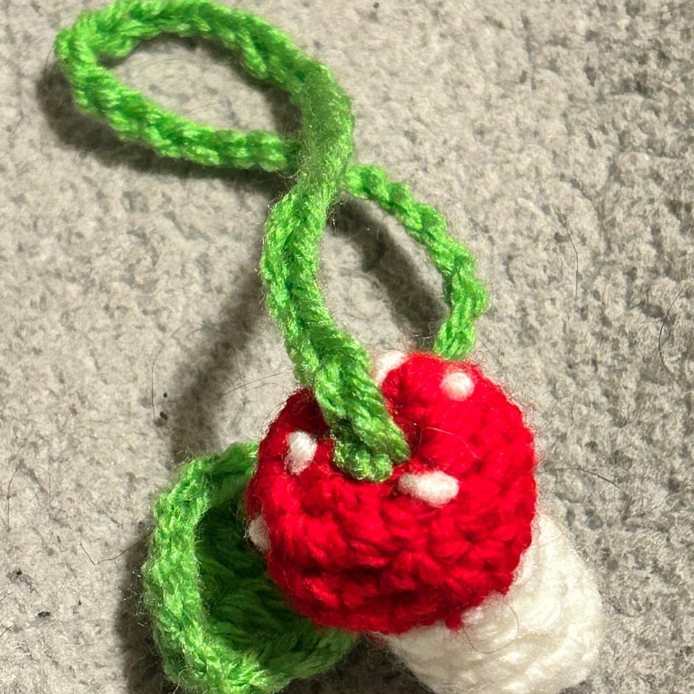 Whimsical Crochet Mushroom & Leaf Bookmark – Fairycore Reading Charm - Picture 2 of 4